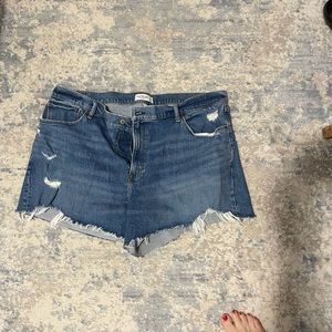A&F curve love 4 in mom shorts in a 20.